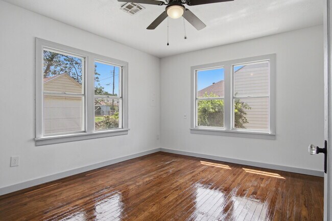 Building Photo - 1236 SW 30th St