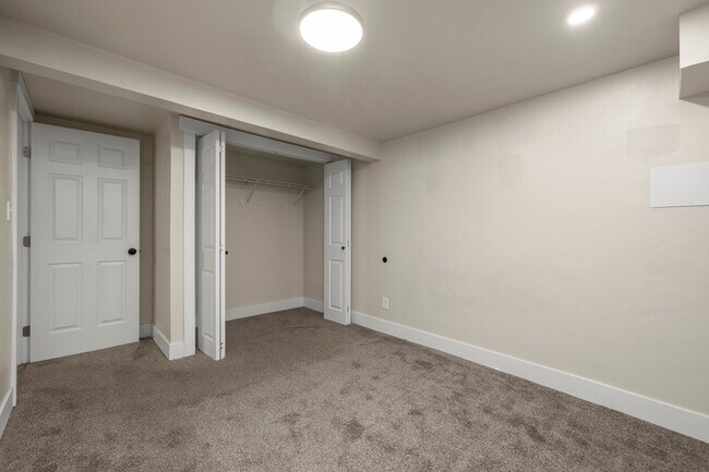 Building Photo - 43 N 100 W