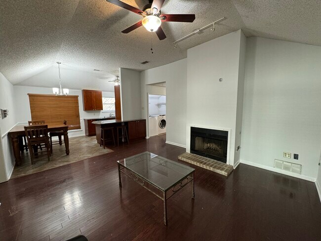 Building Photo - 350 Meadow Crossing Dr