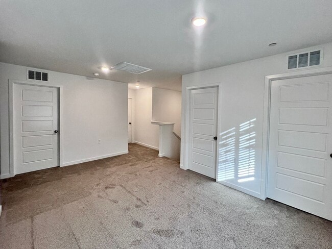 Building Photo - $3195.00 Ashlan & Highland, 5 Bedroom House - Buckingham Ave, Clovis - Solar Panels