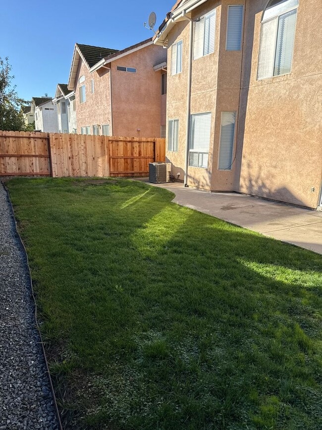 Building Photo - Great location