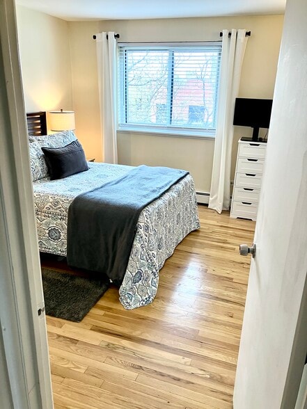 Building Photo - 515 W Wrightwood Ave