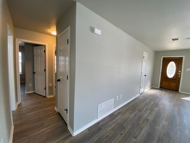Building Photo - Beautiful Home in Redbird Ranch