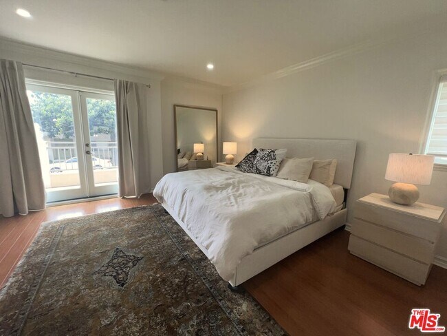 Building Photo - 1000 Granville Ave