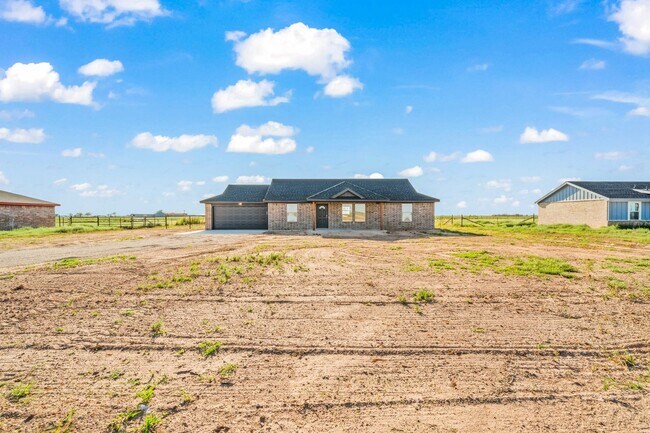 Building Photo - Country Living In Roosevelt ISD!