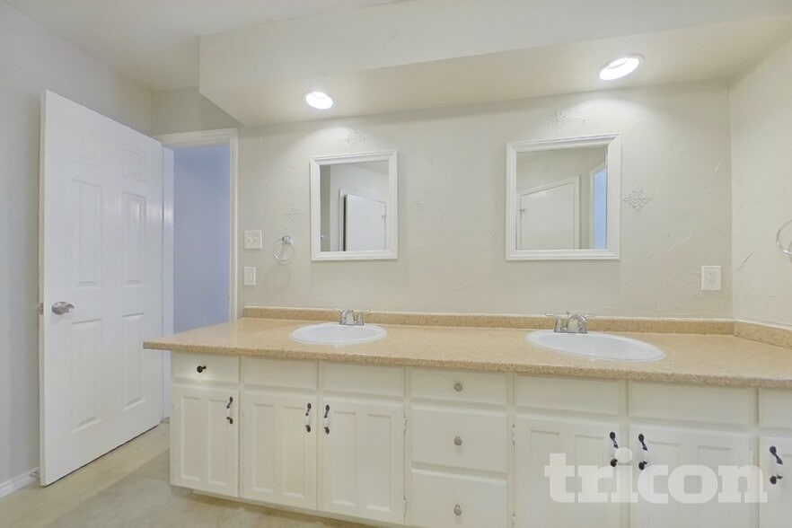Building Photo - 6408 Alta Vista Dr