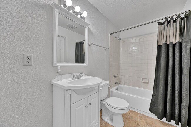 Building Photo - $2,650, 4-bed, 3-bath, 2175 sq ft ranch st...