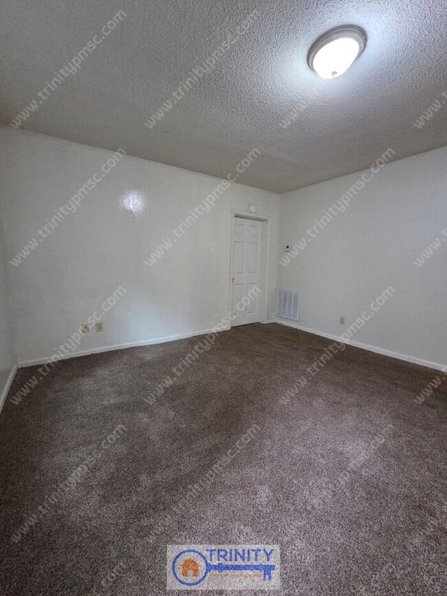 Building Photo - Ready and waiting for you! Available NOW!