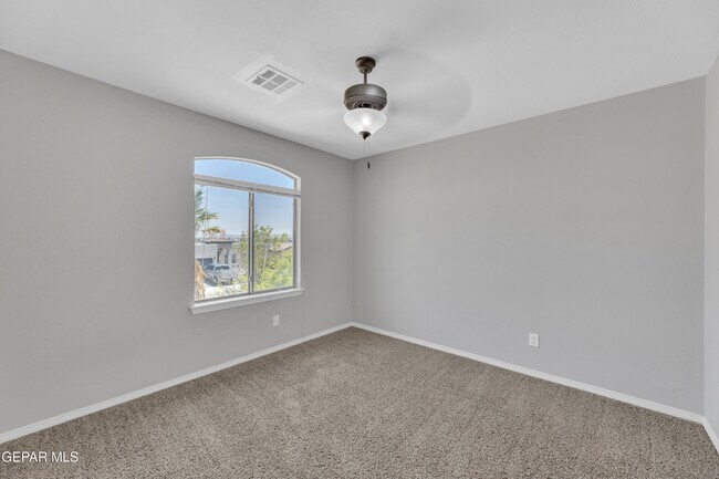 Building Photo - 14378 N Cave Dr