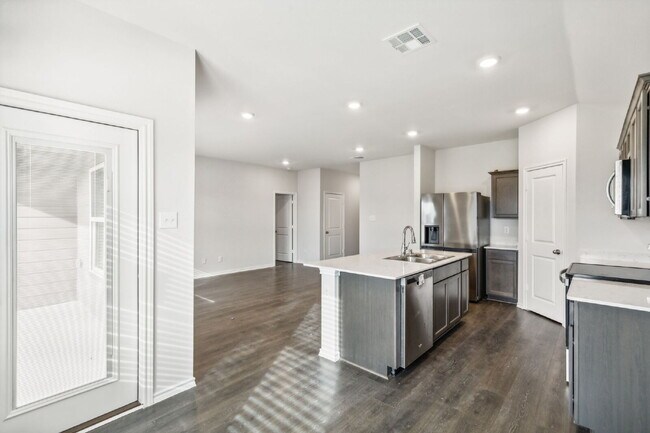 Building Photo - 606 Wrangler Dr