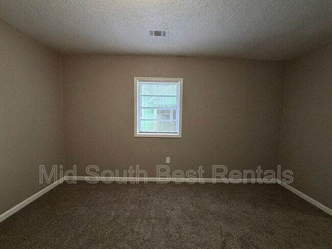 Building Photo - 1008 S Cross St