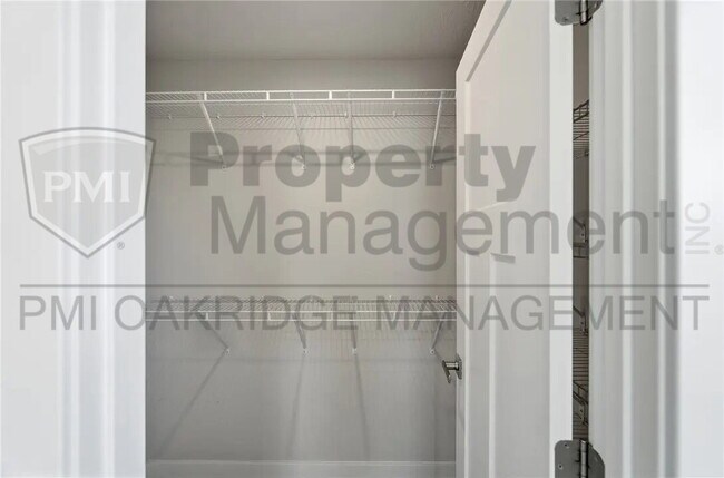 Building Photo - 3 Bed 3 1/2 Bath Single Family Home with Attached 2 Car Garage