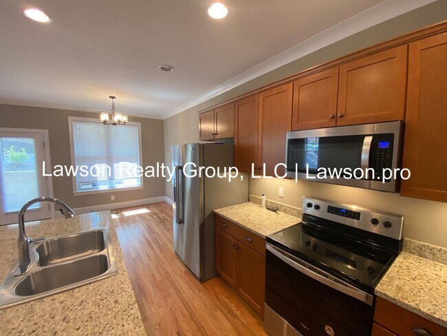 Building Photo - Craftsman Style One Level Living in Southw...