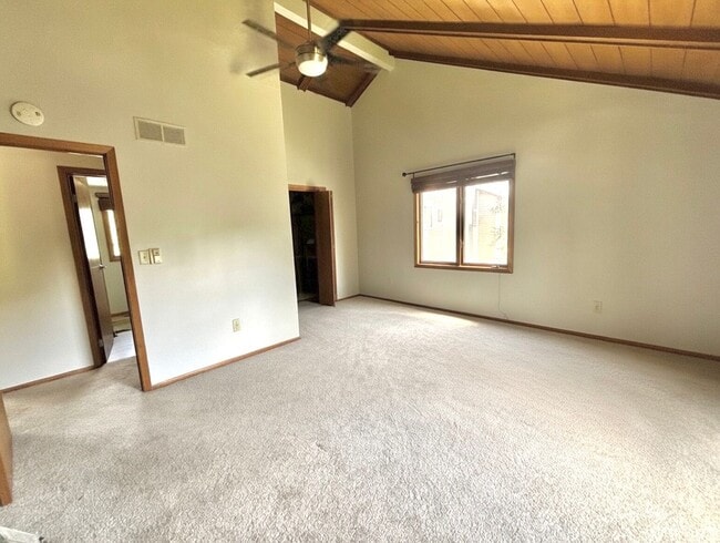 Building Photo - Entertainers dream in the heart of Eden Prairie! 3000+sf, updated, beautiful yard!!