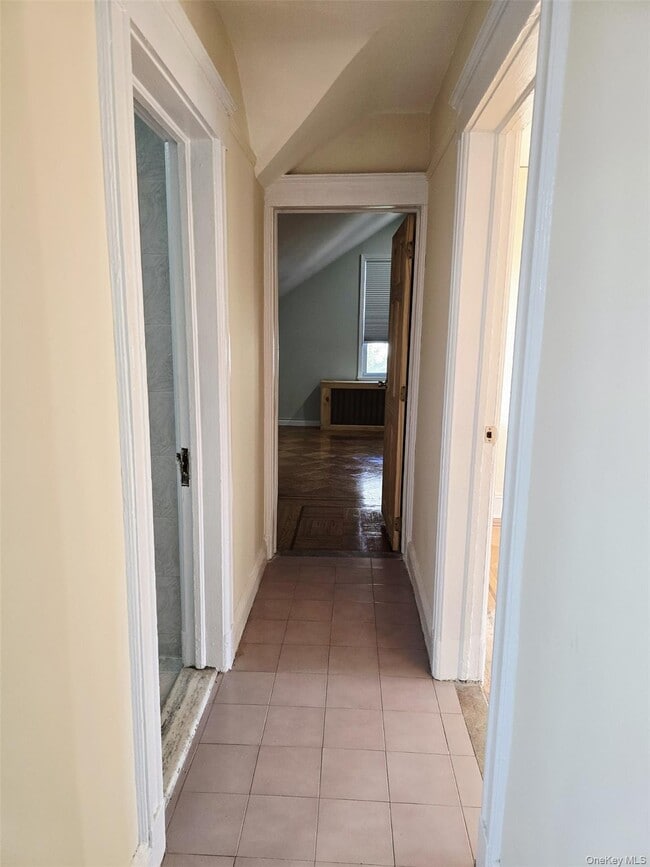 Building Photo - 3913 Lyme Ave