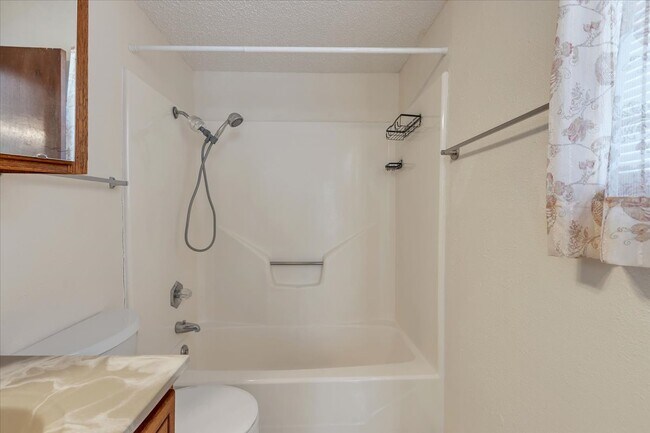 Building Photo - 8929 NE 52nd St