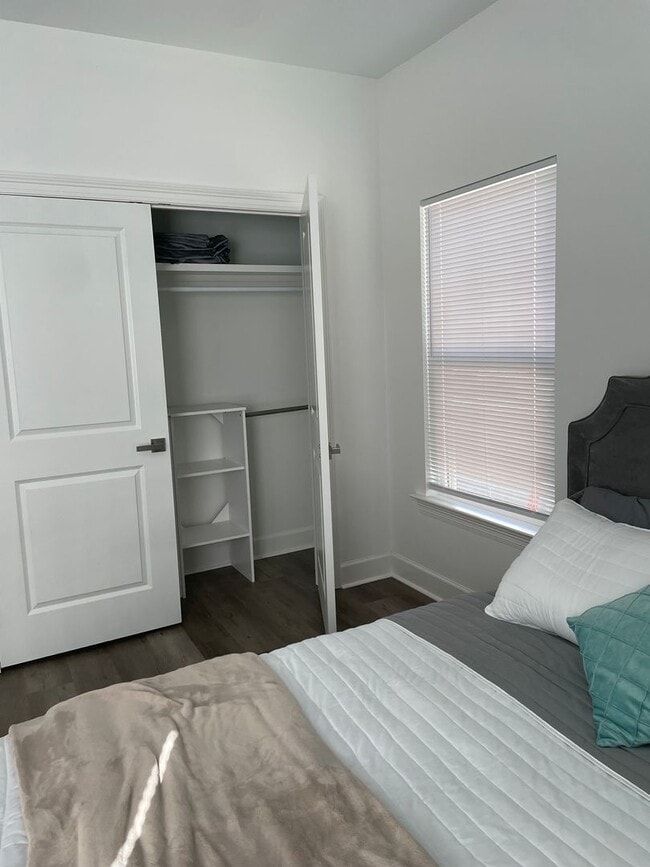 Building Photo - 415 Bedford Dr