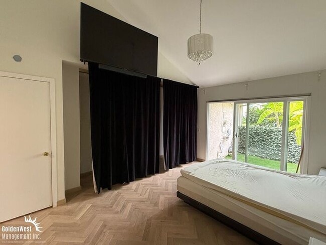 Building Photo - Modern 3Bdm 3Ba with Bonus Room Coastal Ho...