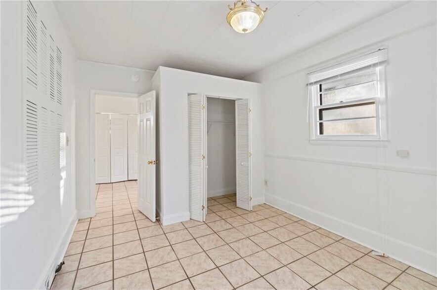 Building Photo - 1340 Cumberland Dr