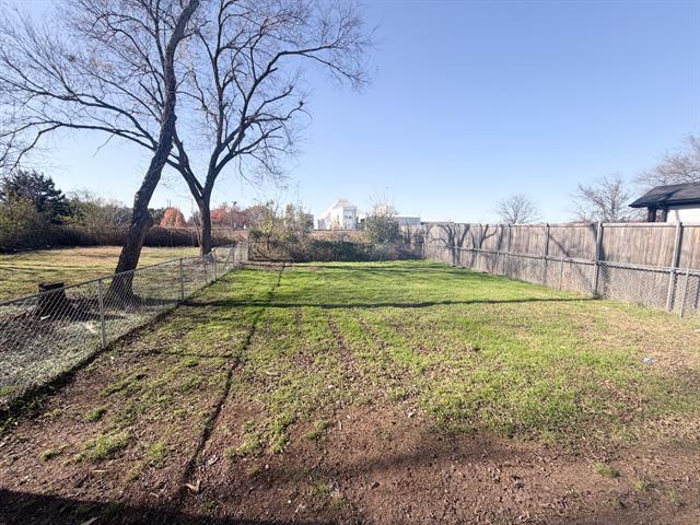 Building Photo - 493 Bryant Ave