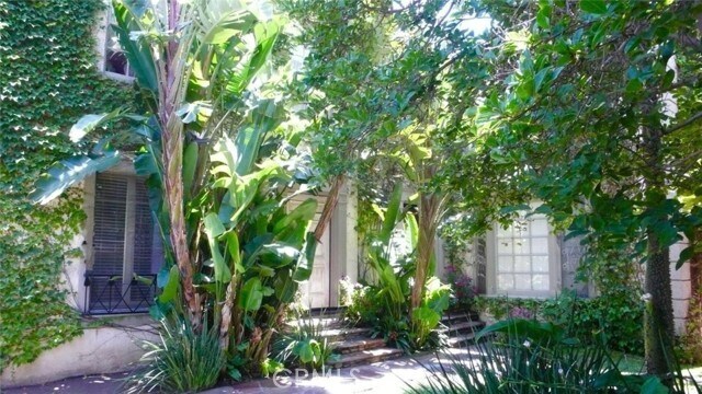 Building Photo - 5962 S San Vicente Blvd