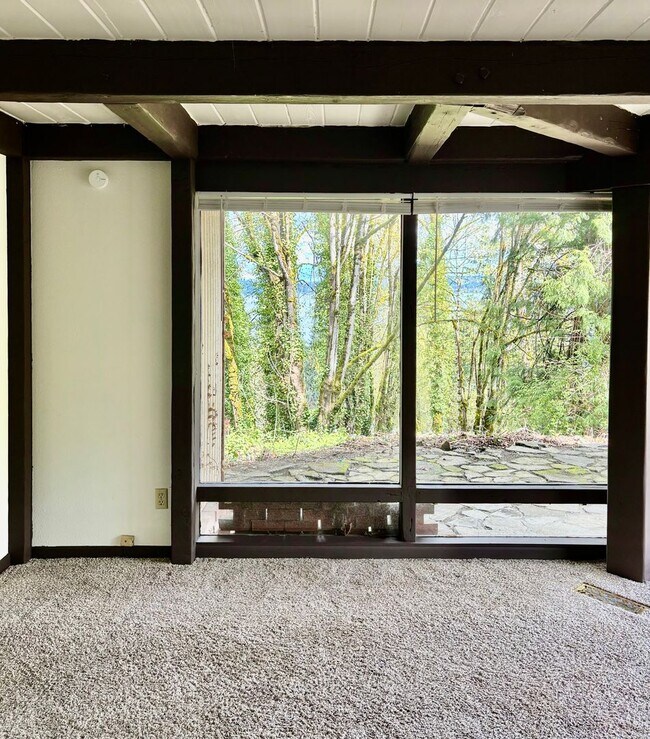 Building Photo - 2 Bed / 2 Bath Lakeview Bellevue cottage $2,995/month