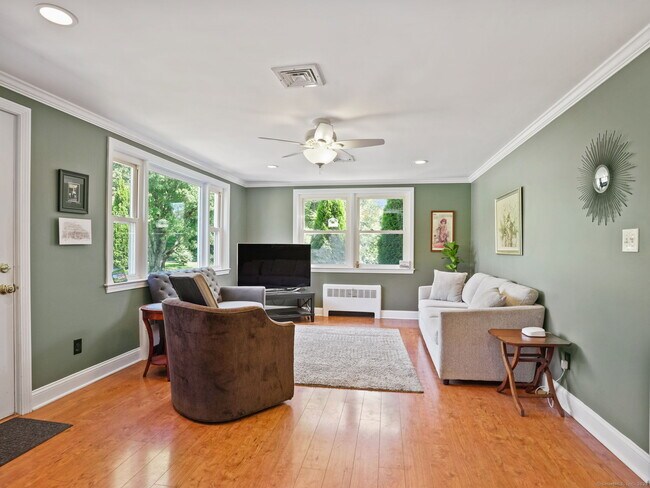 Building Photo - 570 Morehouse Rd