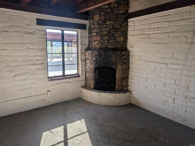 Building Photo - 9738 Lakeview Rd