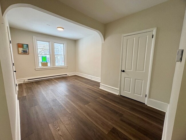 Building Photo - 320 S Ann St