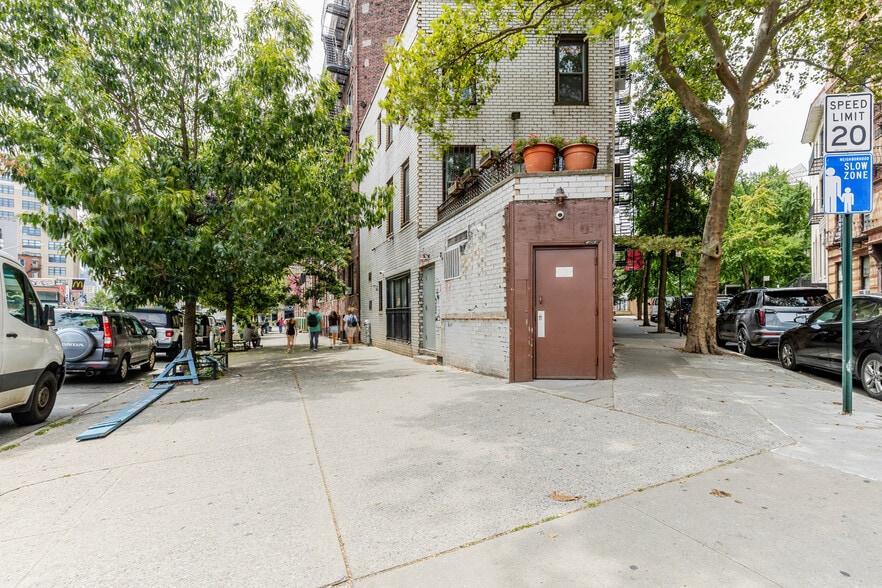 Building Photo - 53 Leroy St
