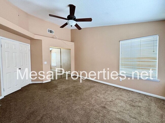 Building Photo - 12530 High Desert Rd