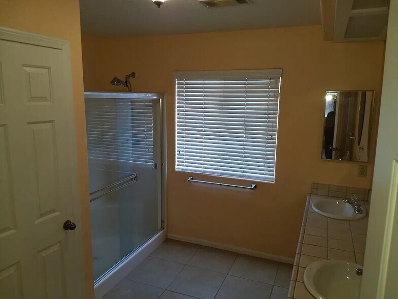 Building Photo - 16420 Los Cedros Rd