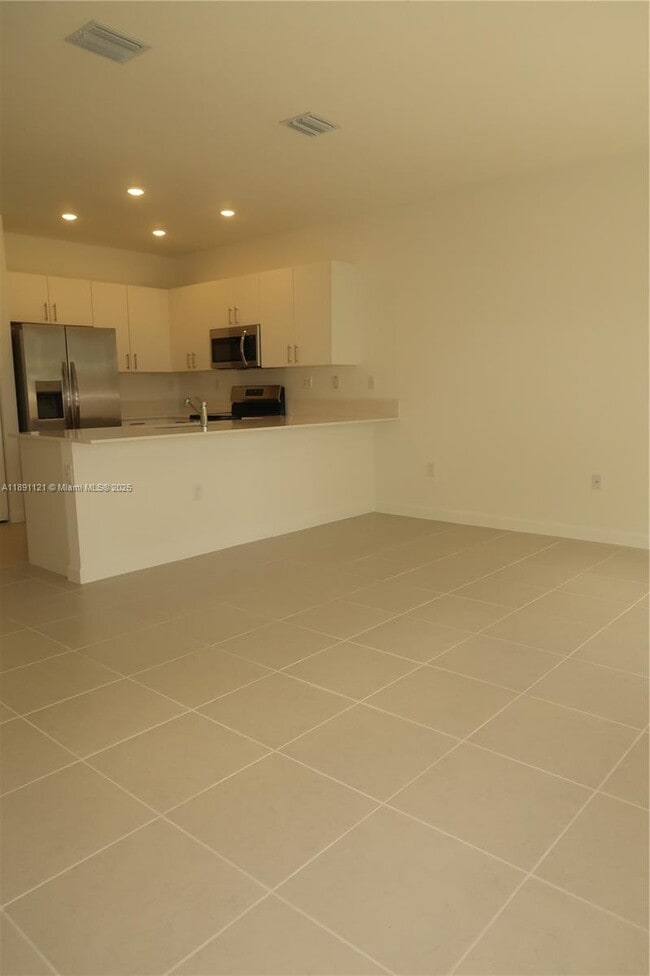 Building Photo - 1517 SE 27th Dr