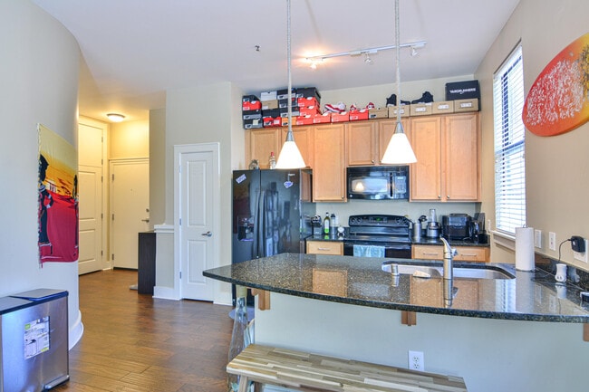 Building Photo - 650 S Mill St