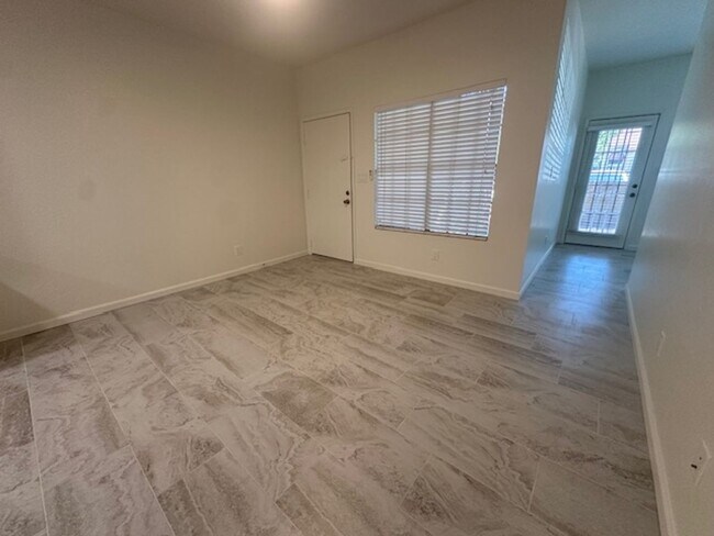 Building Photo - ELLIOT PLACE CONDOMINIUMS UPDATED/REMODELED GROUND FLOOR 1 BED PLUS DEN UNIT WITH 1 CAR GARAGE