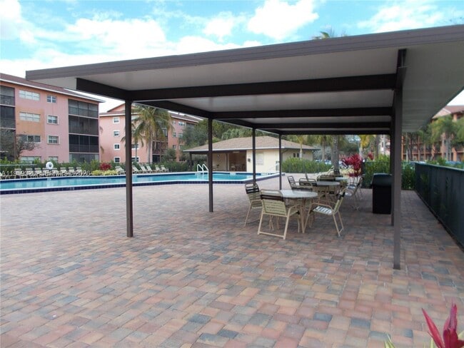 Building Photo - 701 SW 141st Ave