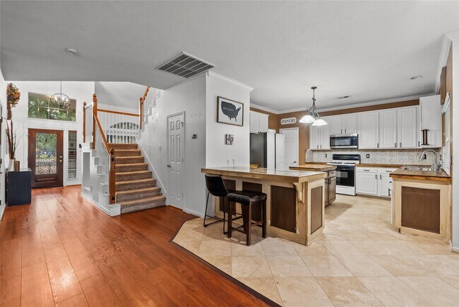 Building Photo - 3131 Bay Spring Dr
