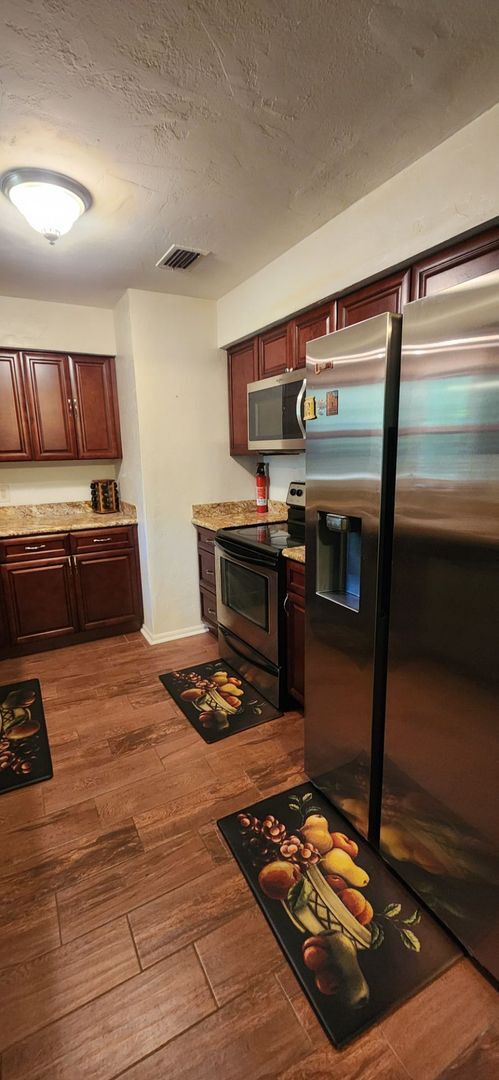 Building Photo - Charming 3-Bed, 2-Bath Home in Desirable Northwood South