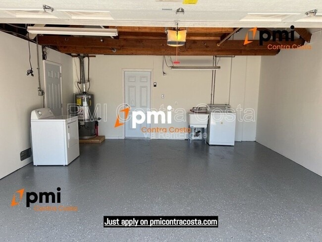 Building Photo - 194 Cynthia Dr