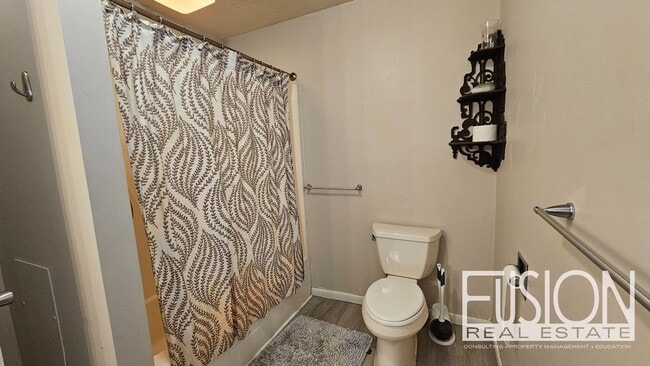 Building Photo - 140-142 Pine St