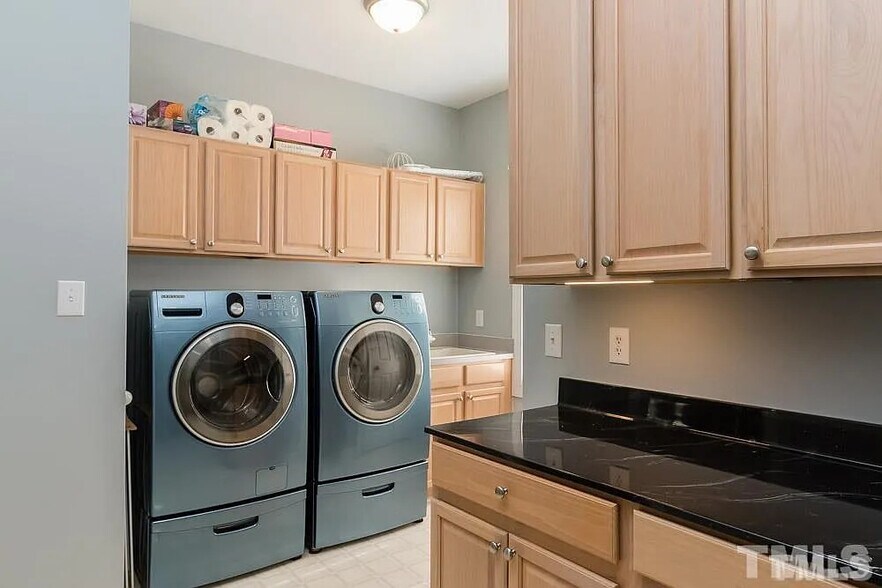 Building Photo - 102 Poplar Knoll Ct