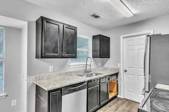 Building Photo - 234 Forest Ridge Dr