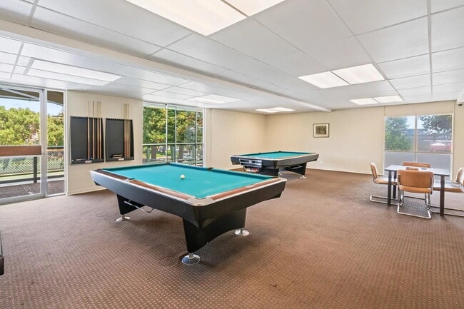 Building Photo - "Chic 1-Bedroom San Mateo Retreat with Mod...