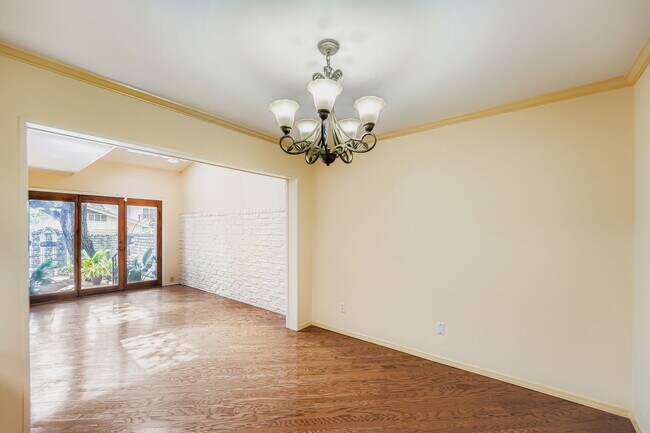 Building Photo - Spacious 3-Bed Townhome in Northwest Hills – Over 3,200 Sq Ft with Courtyard & 2-Car Garage **ALL...