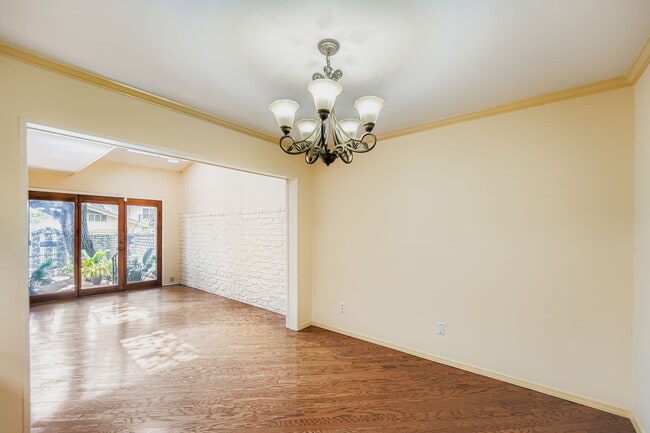 Building Photo - Spacious 3-Bed Townhome in Northwest Hills – Over 3,200 Sq Ft with Courtyard & 2-Car Garage