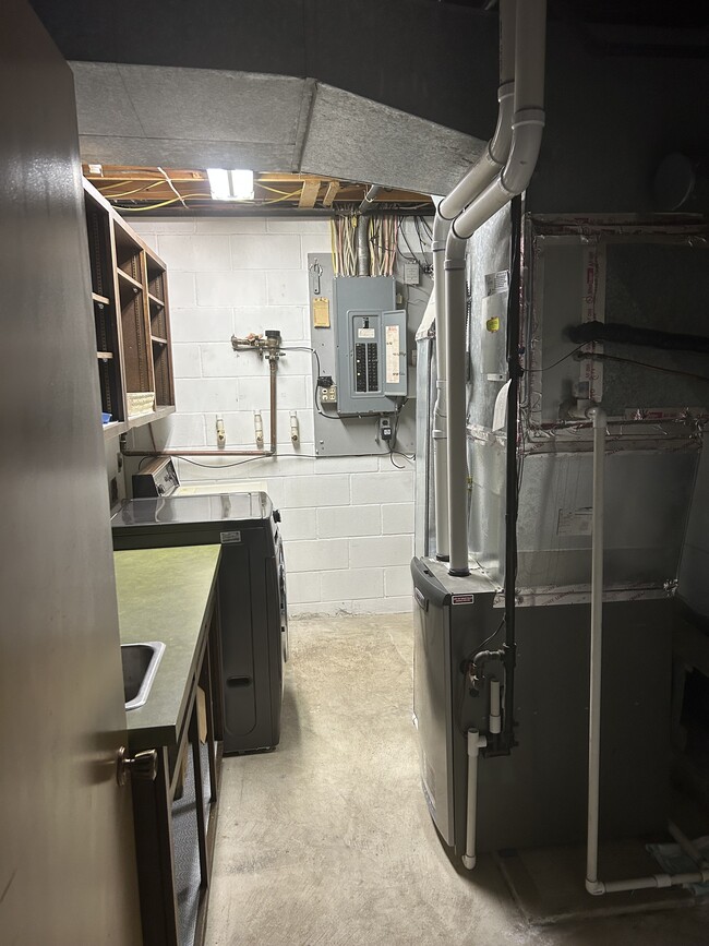 Laundry room - 2716 E Bragstad Dr