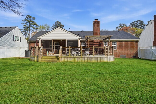 Building Photo - 5 Bedroom Home in Western Branch