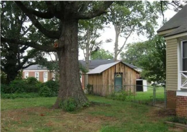 Building Photo - 401 Celia St