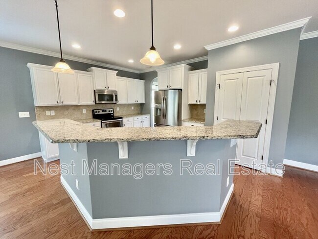 Building Photo - 4033 Hunting Path Dr