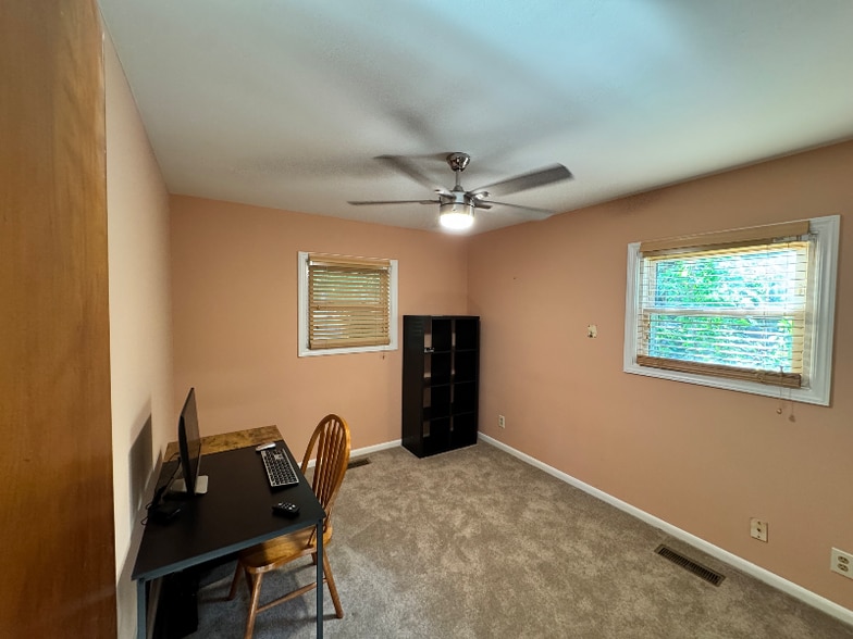 Building Photo - 1014 Denway Dr